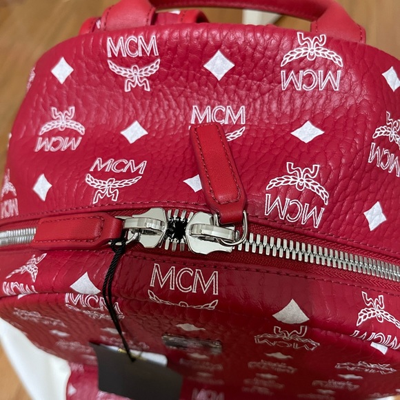 COPY - MCM Stark Backpack Visetos White Logo
Medium Ruby Red - Picture 2 of 10